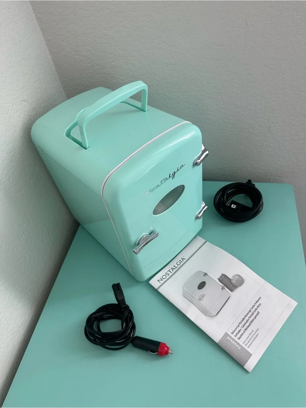 Nostalgias RF6RRAQ Retro 6-Can Personal Cooling & Heating Mini Refrigerator-new